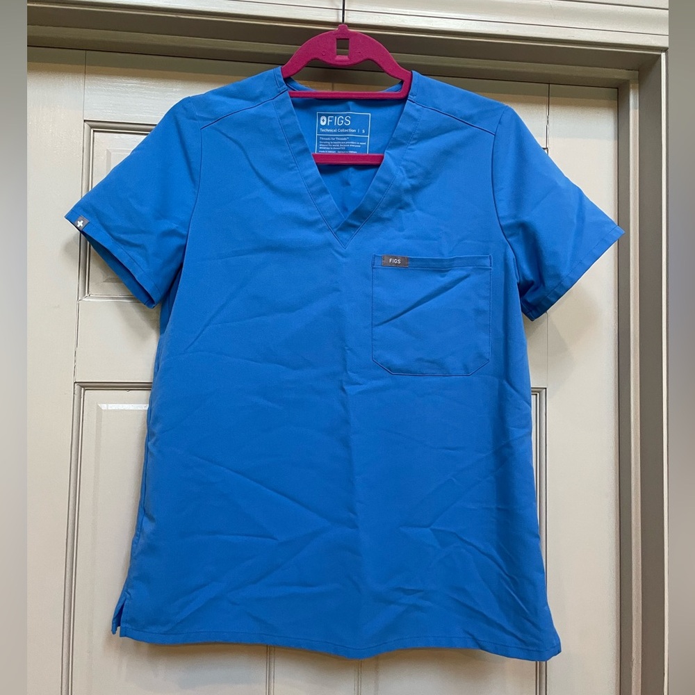 Women’s Figs scrub top